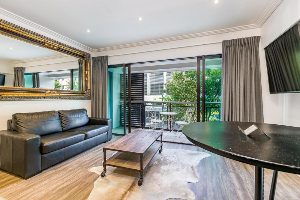Corporate, Spacious Staycation - Sky Tower Views Auckland Bagian luar foto