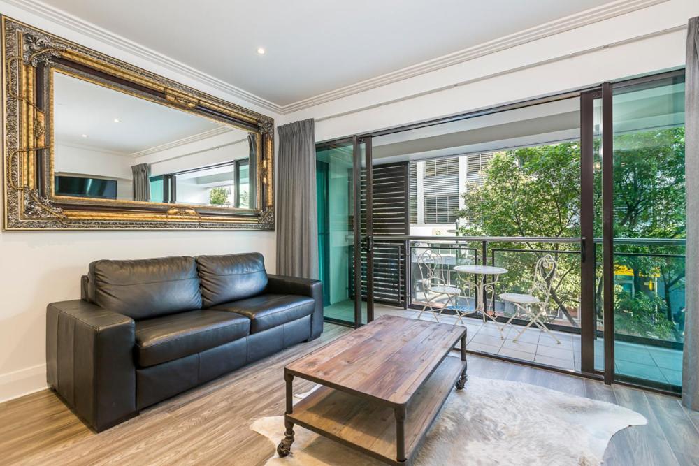 Corporate, Spacious Staycation - Sky Tower Views Auckland Bagian luar foto