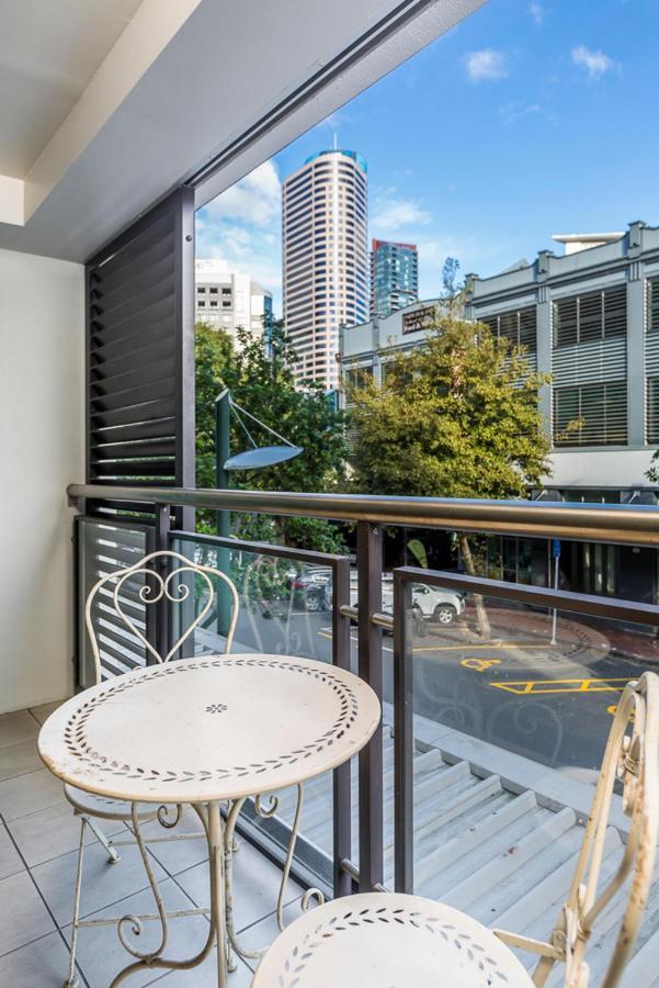 Corporate, Spacious Staycation - Sky Tower Views Auckland Bagian luar foto